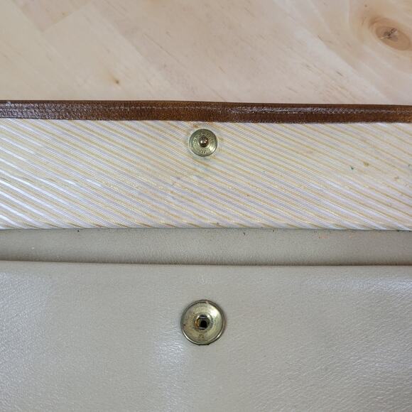 Vintage Ladies Wallet 8" Cream Beige Velvet Cowhide Gold Kiss Lock Checkbook - Picture 5 of 13